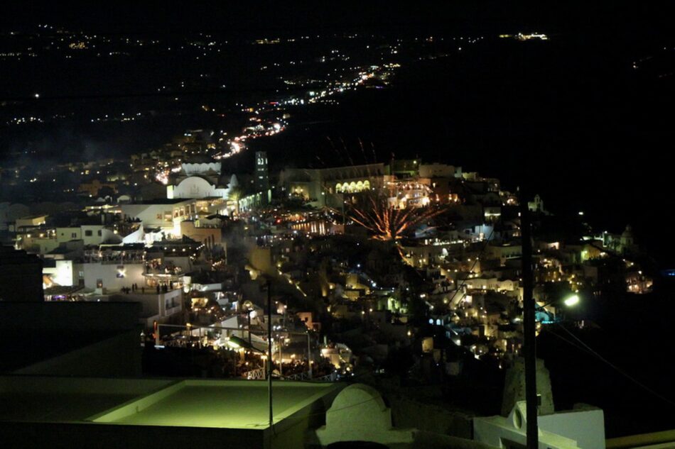 Fira View at night