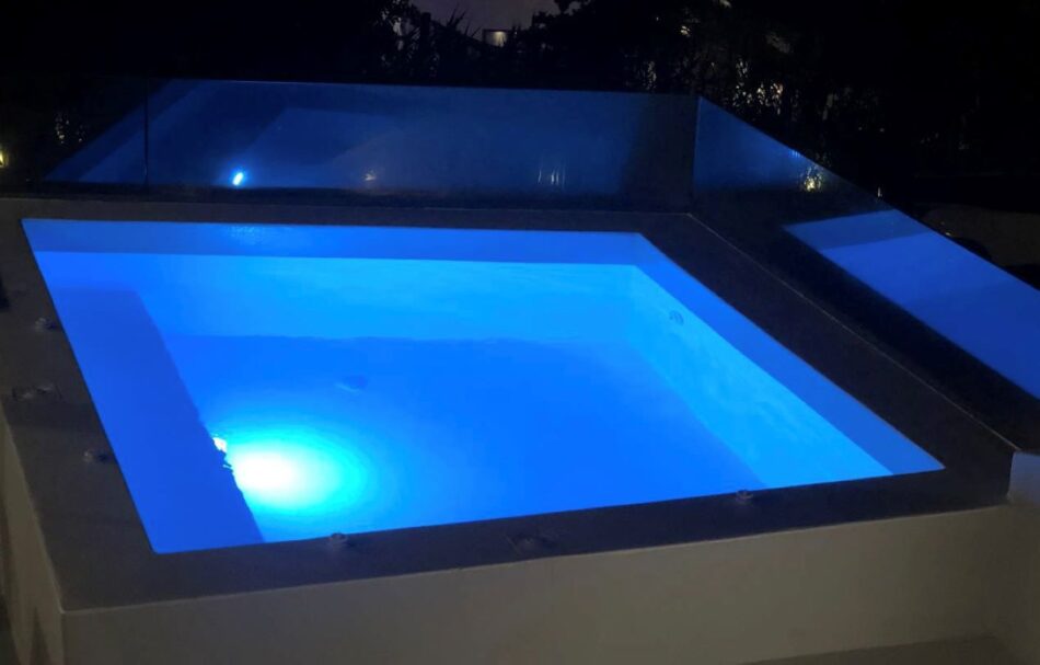 The jacuzzi at night